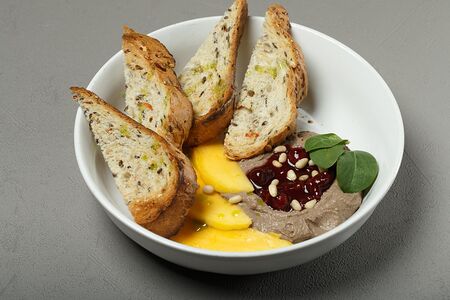 Паштет куриный с вишнёвым соусом