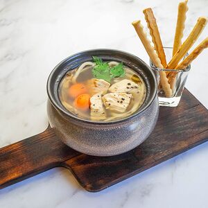 Куриный бульон с лапшой и индейкой