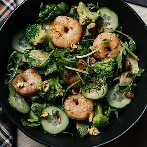 Зелёный салат с креветками