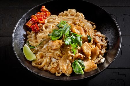 Пад тай с цыпленком