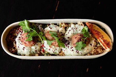 Табуле с соусом дзадзыки и кюфтой из баранины