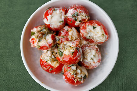 Маринованные томаты черри с сырным кремом