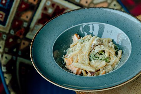Паста казаречче с лососем и сливочным соусом