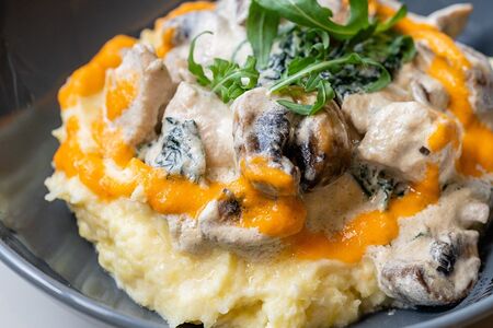 Куриное филе со шпинатом