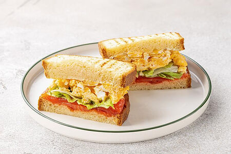 Сэндвич на бриоши лосось-юдзу