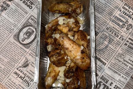 Крылышки, запечённые с чесночком по-домашнему