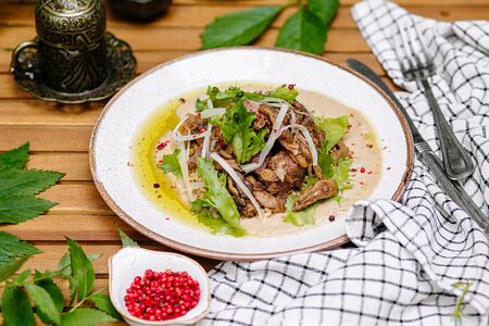 Томленая говядина с вешенками и булгуром 