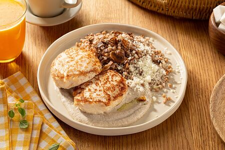 Котлеты куриные с грибным соусом