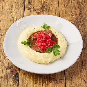 Телячьи щечки с картофельным пюре