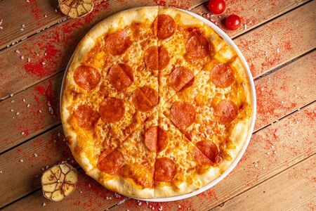 Пицца пеперони 