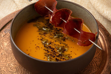 Чечевичный суп с бататом и бастурмой