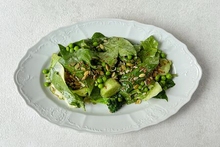 Зелёный салат Nouge