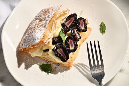 Мильфей с сезонной ягодой