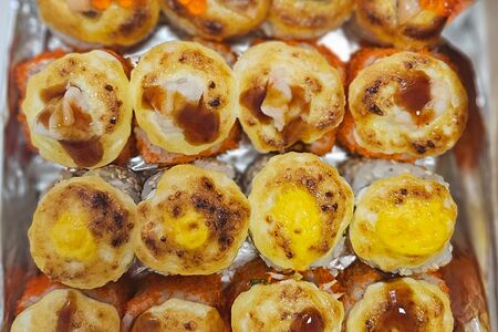 Сет из запеченных роллов Вулкан