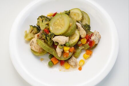 Овощи, запечённые с курицей