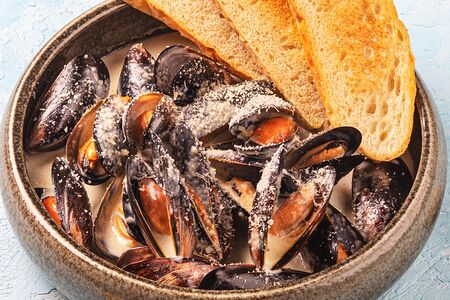 Мидии в соусе Блю Чиз