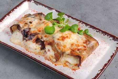 Баклажаны с телятиной и грузинским сыром