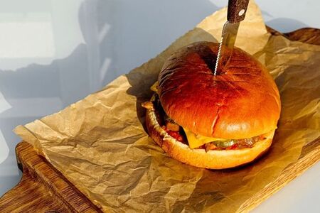 Бургер с рваной телятиной