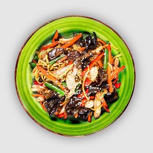 Курочка и грибы с яичной лапшой в соусе терияки