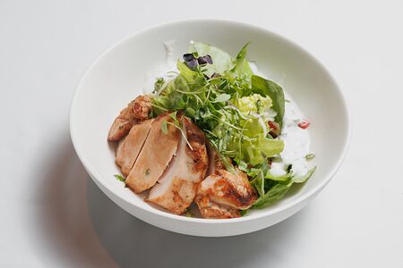 Салат с фермерским цыплёнком