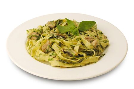 Фетучини с курицей и шпинатом в сливочном соусе