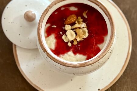 Рисовая каша с малиновым вареньем 