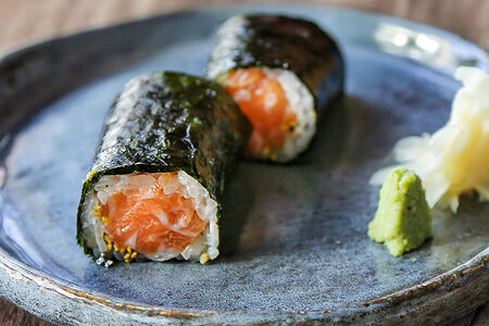 Ролл с лососем