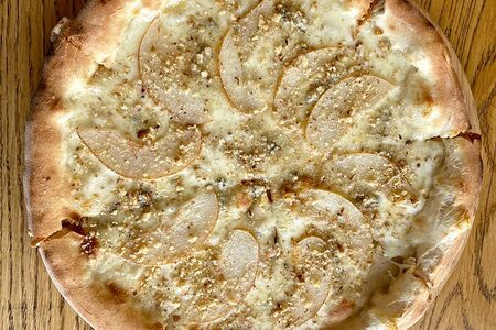 Пицца Груша и горгонзола 