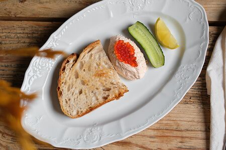 Риет из лосося, домашняя икра и тартин