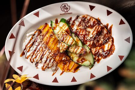 Салат с угрем и страчателлой 