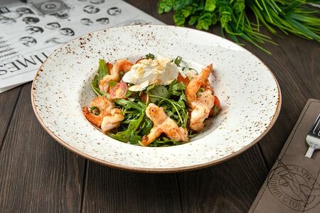 Салат с руколой и креветками 