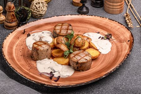 Медальоны из телятины