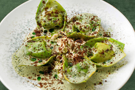 Равиоли с бараниной и муссом из пастернака