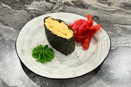 №92 Гункан с лососем