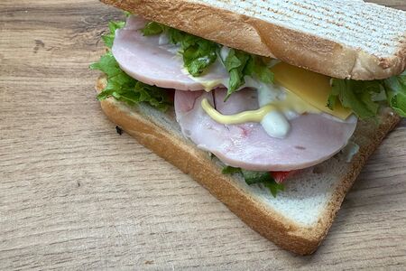 Сэндвичи с ветчиной из индейки