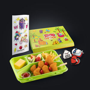 Бенто с наггетсами и подарок