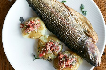 Форель копченая