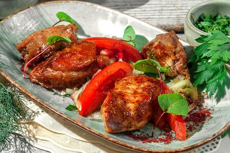 Шашлык грузинский свиной с зеленью и томатами