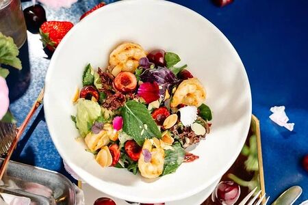 Салат с черешней