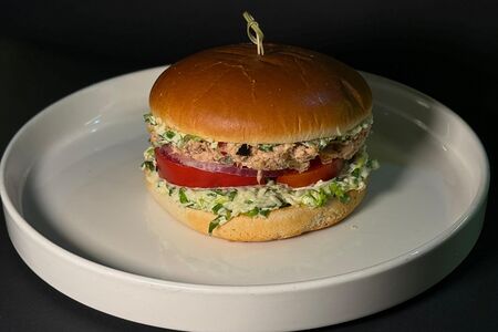Бургер-сэндвич с тунцом