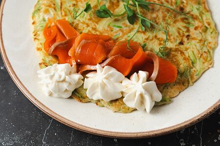 Драник из цукини с лососем