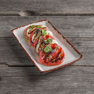 Закуска из спелых томатов, домашнего сыра