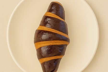 Круассан с шоколадным кремом