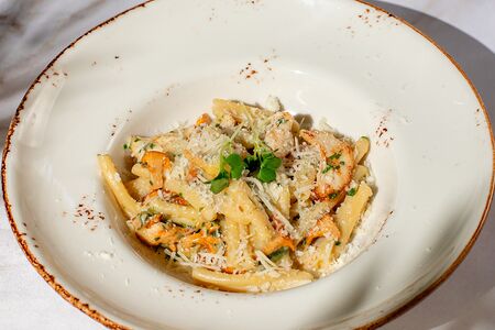 Казаречче с курицей и лисичками