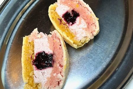 Макарон лаванда-черника