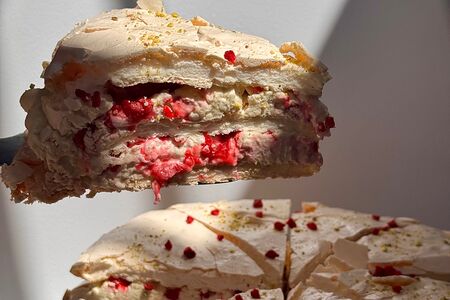 Меренговый торт Фисташка-малина  