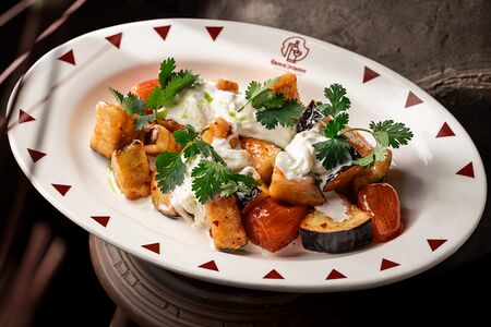 Салат с хрустящими баклажанами