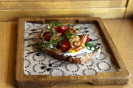 Брускетта с креветками