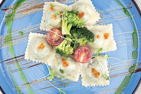 Паста равиоли с лососем и креветками 