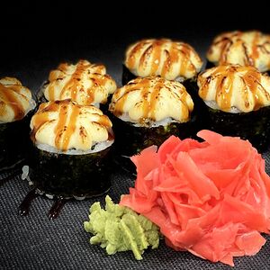 Запечённый мини-ролл с лососем